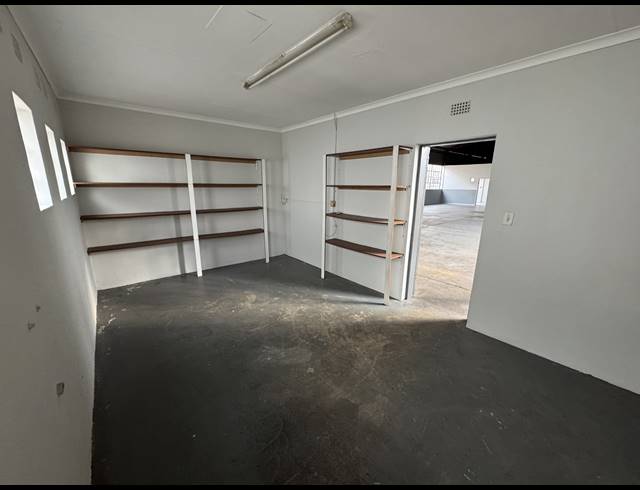 400M² WAREHOUSE TO LET IN WYNBERG